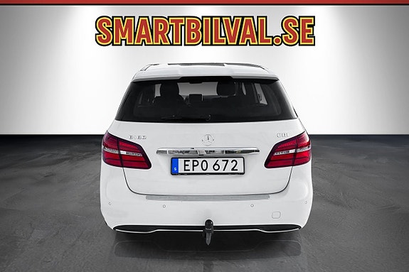 Mercedes-Benz B180 4 of 5