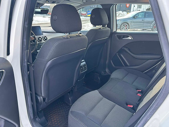 Mercedes-Benz B180 10 of 11