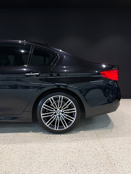 BMW 520d 4 of 5