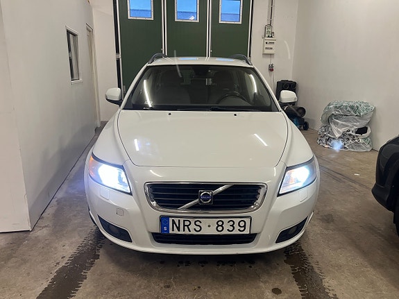 Volvo V50 3 of 11