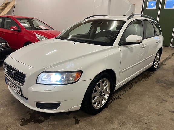 Volvo V50 2 of 11