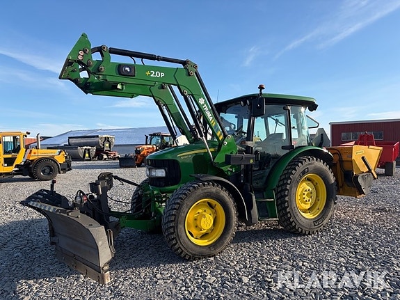 Traktor John Deere 5080R Plogutrustad med red