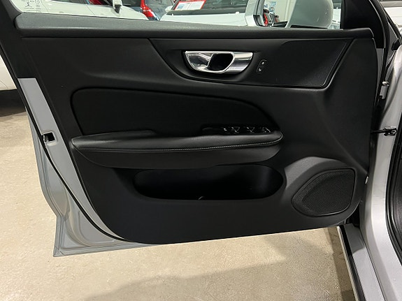 Volvo V60 8 of 27