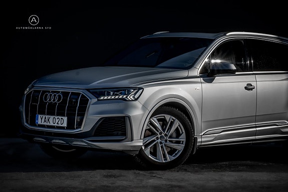 Audi Q7 2 of 5