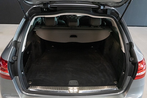Mercedes-Benz C400 19 of 20