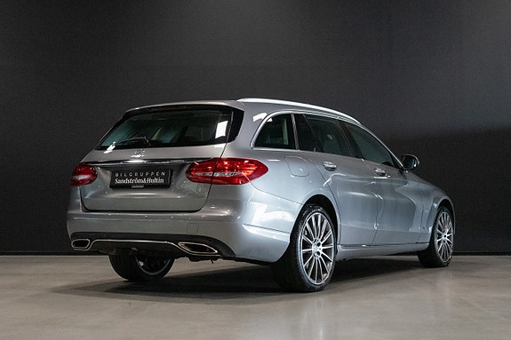 Mercedes-Benz C400 5 of 5