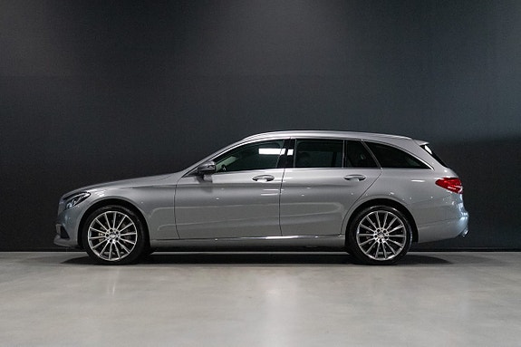 Mercedes-Benz C400 2 of 5