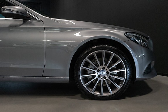 Mercedes-Benz C400 9 of 20