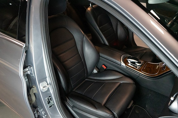 Mercedes-Benz C400 17 of 20