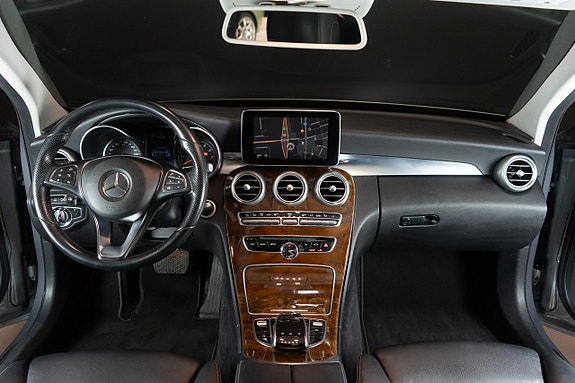 Mercedes-Benz C400 14 of 20