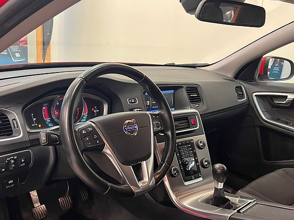 Volvo V60 12 of 16