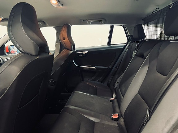 Volvo V60 8 of 16