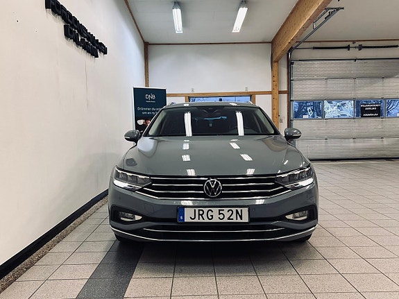 Volkswagen Passat 2 of 5
