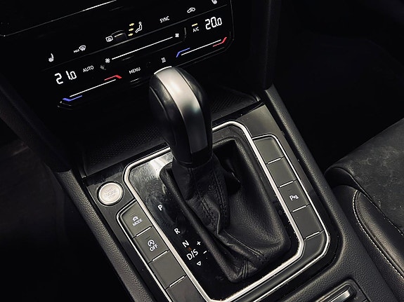 Volkswagen Passat 18 of 21