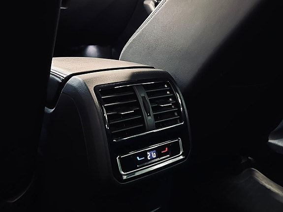 Volkswagen Passat 12 of 21
