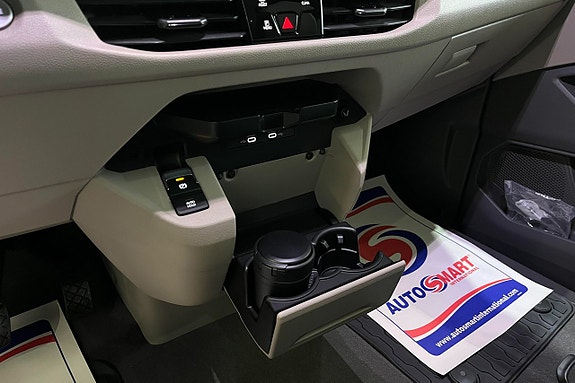 Volkswagen Multivan 7 of 13