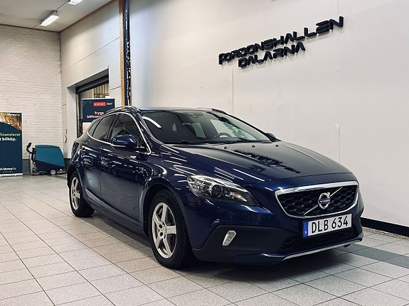 Volvo V40 Cross Country 3 of 5