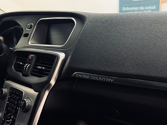 Volvo V40 Cross Country 9 of 18