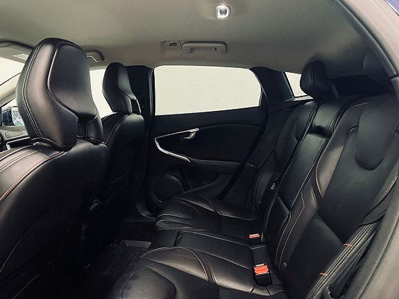 Volvo V40 Cross Country 11 of 18