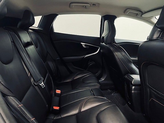 Volvo V40 Cross Country 10 of 18