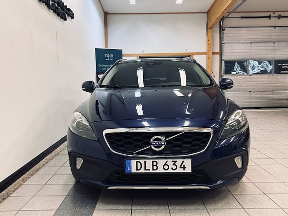 Volvo V40 Cross Country 2 of 5