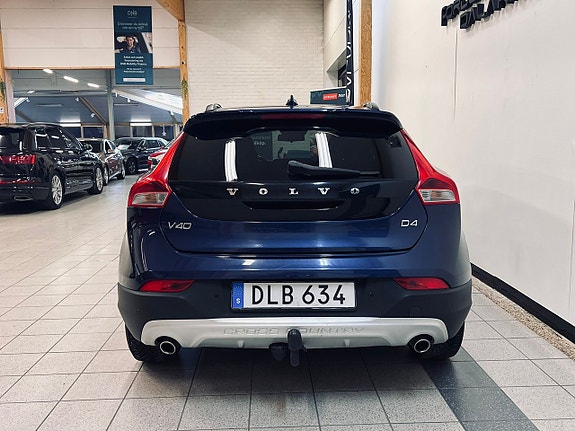 Volvo V40 Cross Country 7 of 18