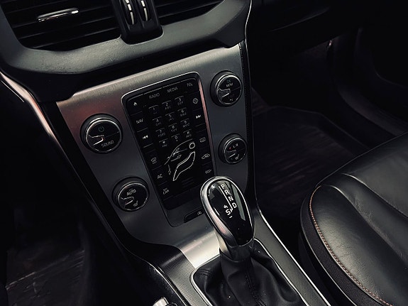 Volvo V40 Cross Country 12 of 18