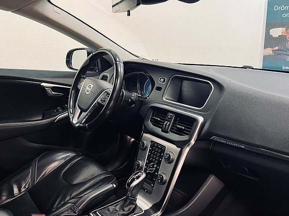 Volvo V40 Cross Country 14 of 18