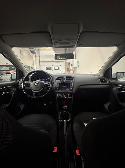 Volkswagen Polo 9 of 16