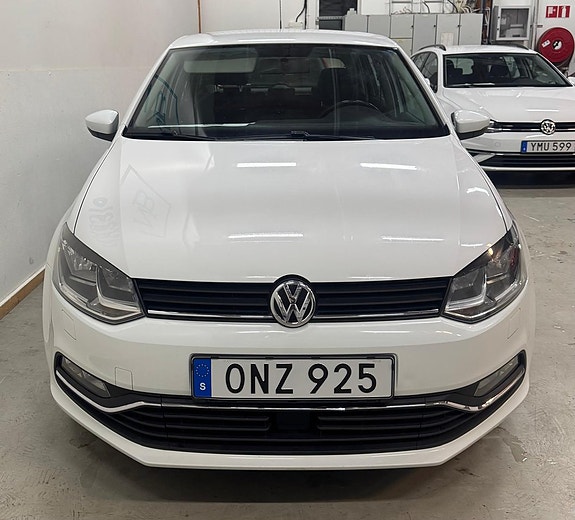 Volkswagen Polo 2 of 5