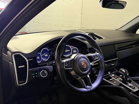 Porsche Cayenne S 4 of 5