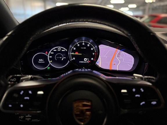 Porsche Cayenne S 10 of 17