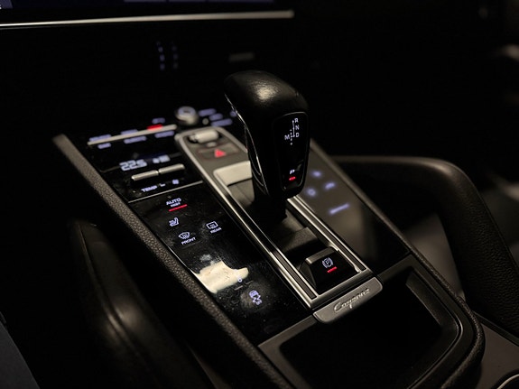 Porsche Cayenne S 11 of 17