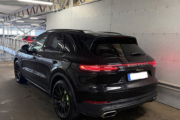 Porsche Cayenne S 3 of 5