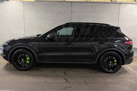 Porsche Cayenne S 2 of 5