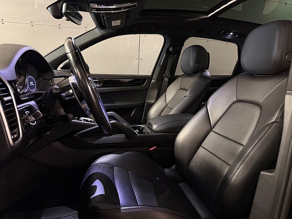 Porsche Cayenne S 6 of 17