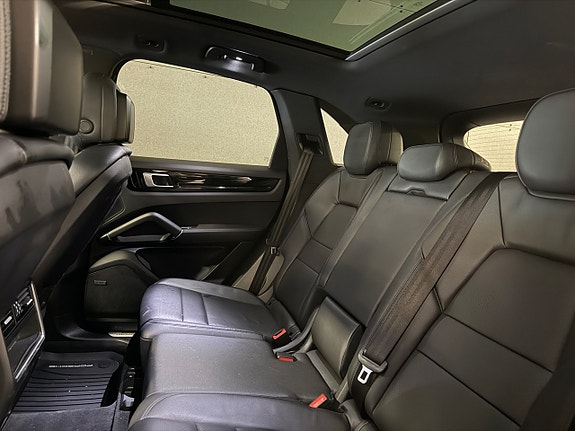 Porsche Cayenne S 7 of 17