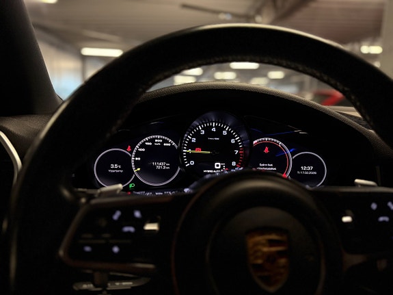 Porsche Cayenne S 9 of 17