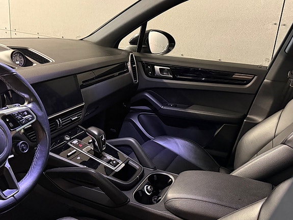 Porsche Cayenne S 5 of 5