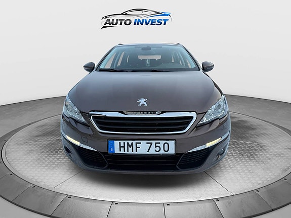 Peugeot 308 SW 2 of 5