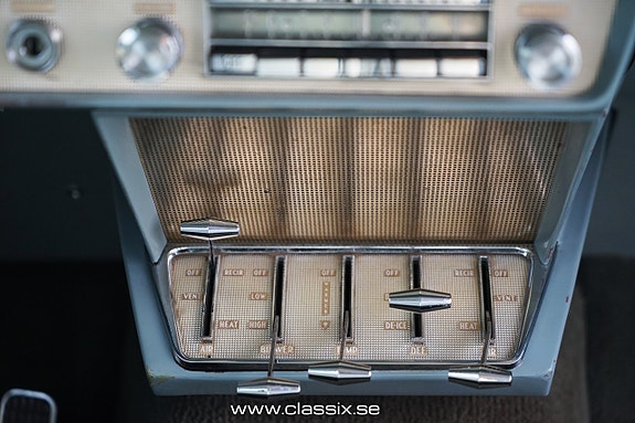 Lincoln Continental 13 of 24