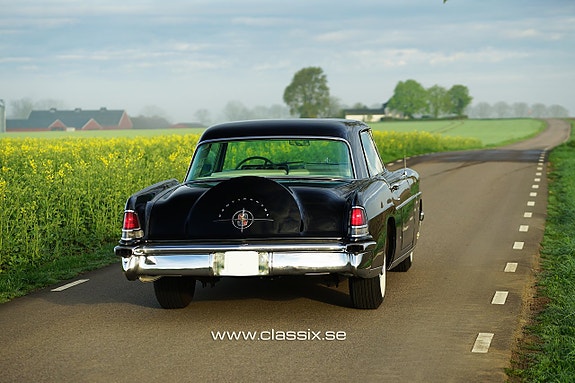 Lincoln Continental 2 of 5