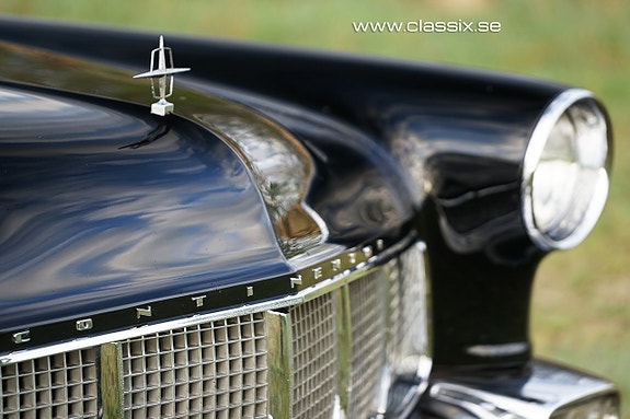 Lincoln Continental 8 of 24