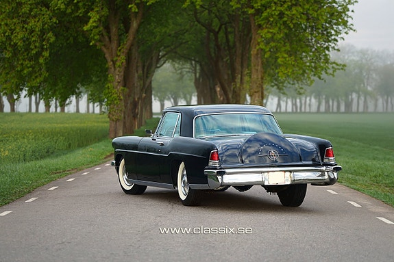 Lincoln Continental 3 of 5