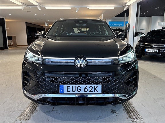 Volkswagen Tiguan 2 of 5