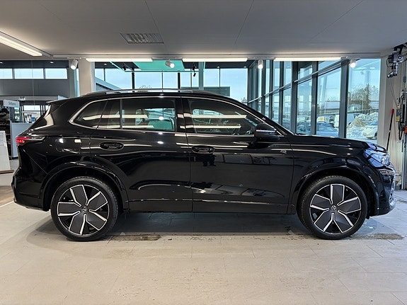 Volkswagen Tiguan 4 of 5