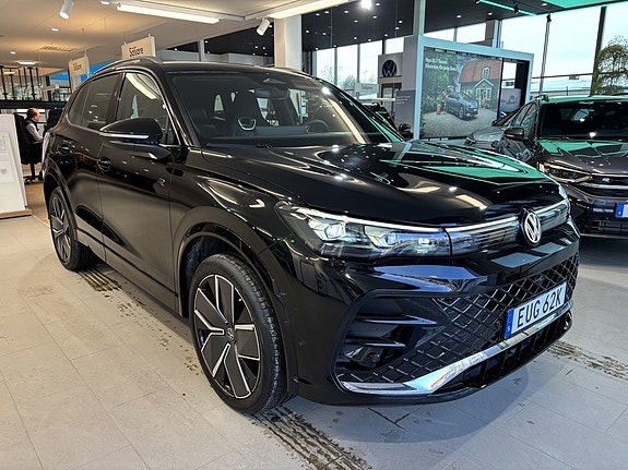 Volkswagen Tiguan 3 of 5