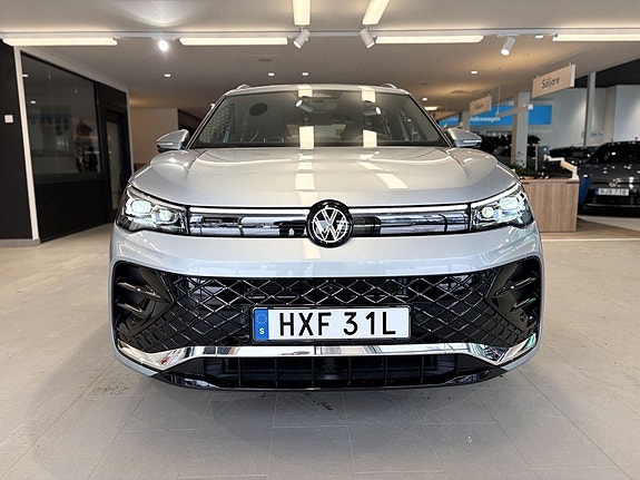 Volkswagen Tiguan 2 of 5