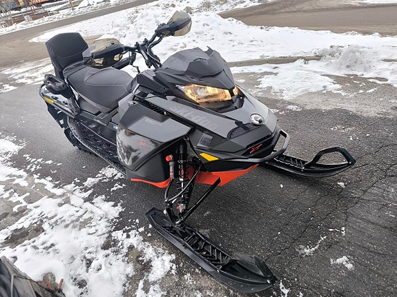 Ski-Doo Backcountry XRS 154"   " 10Mil "