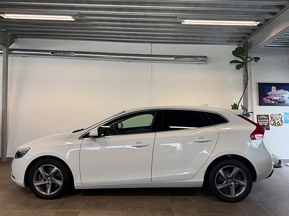 Volvo V40 3 of 5